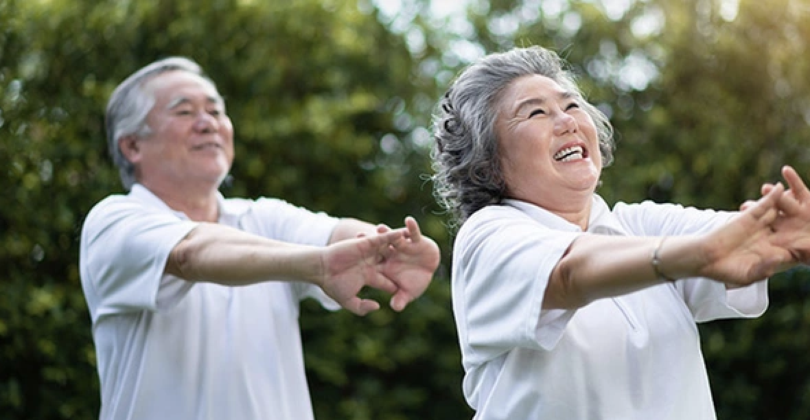 Nghi&ecirc;n cứu tr&ecirc;n 5.222 người sống thọ, chuy&ecirc;n gia ph&aacute;t hiện 3 TH&Oacute;I QUEN cực dễ: Ai cũng biết nhưng rất &iacute;t người duy tr&igrave; được l&acirc;u- Ảnh 2.