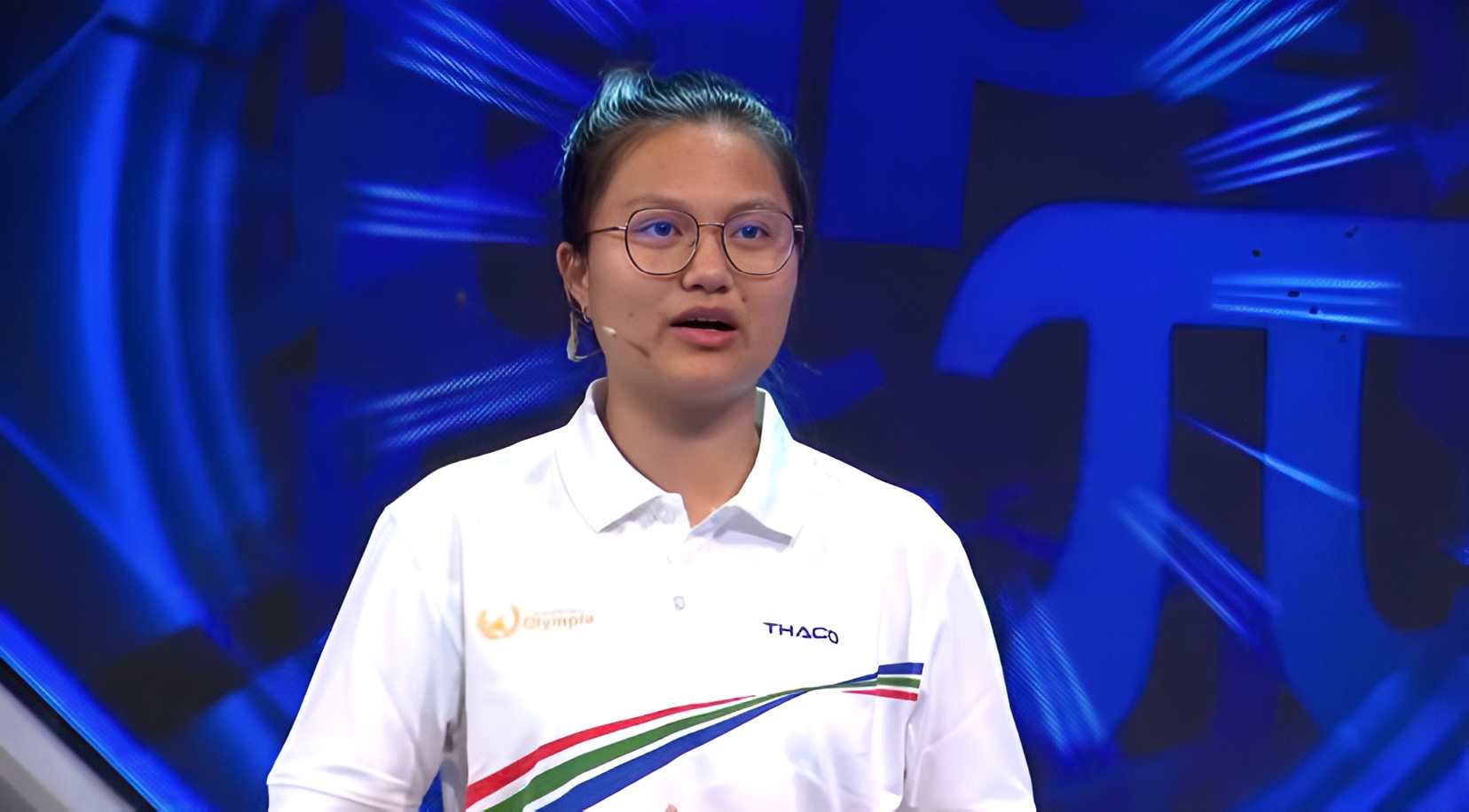 Khoảnh khắc "lần đầu n&oacute;i với mẹ" tr&ecirc;n s&acirc;n khấu Olympia của nữ sinh Quảng Ninh khiến cả trường quay x&uacute;c động- Ảnh 2.