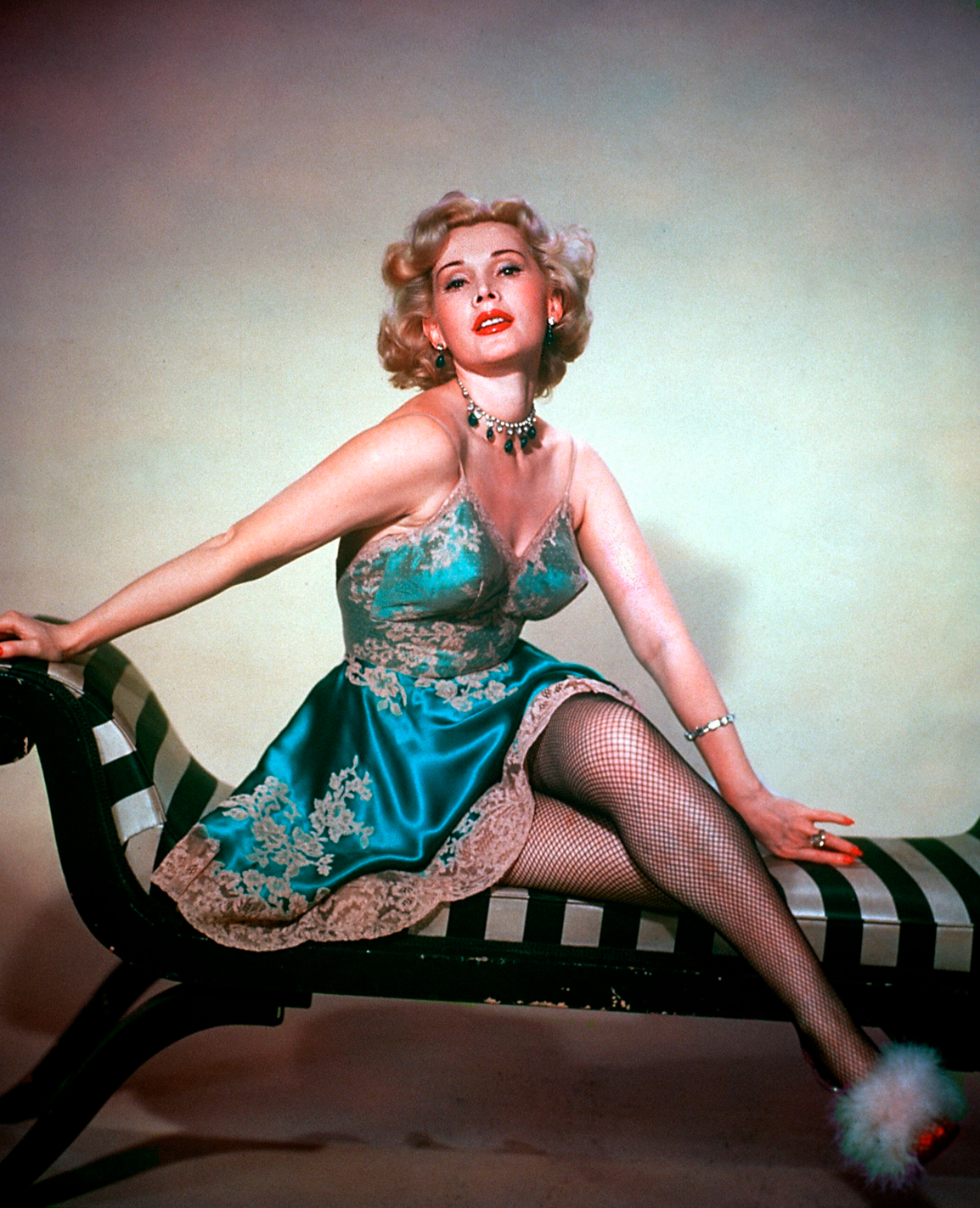 Hoa hậu huyền thoại ly h&ocirc;n tận 9 lần: 