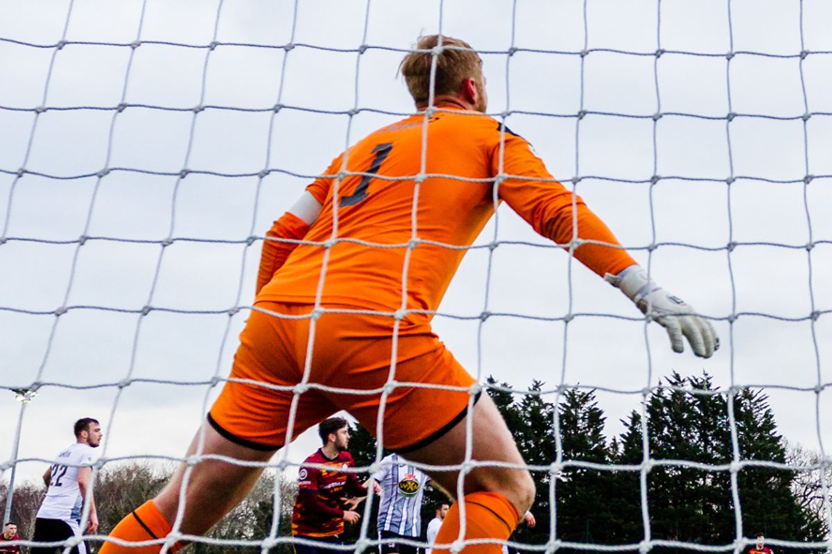 Thủ m&ocirc;n 20 tuổi bị bắn chết g&acirc;y r&uacute;ng động l&agrave;ng b&oacute;ng đ&aacute;- Ảnh 1.