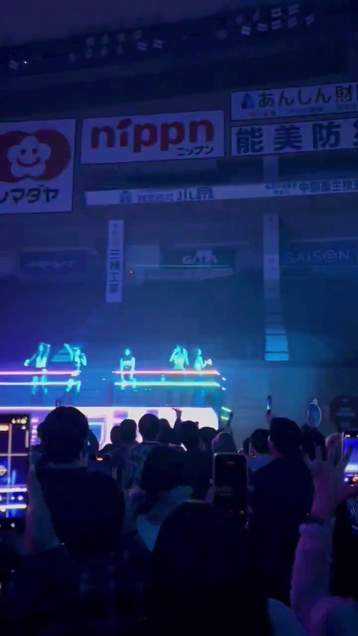 Nh&oacute;m nữ bị gh&eacute;t nhất Kpop: Concert 80.000 người trống ho&aacute;c cả khoảng SVĐ, l&agrave;m g&igrave; cũng bị nghi ngờ- Ảnh 2.