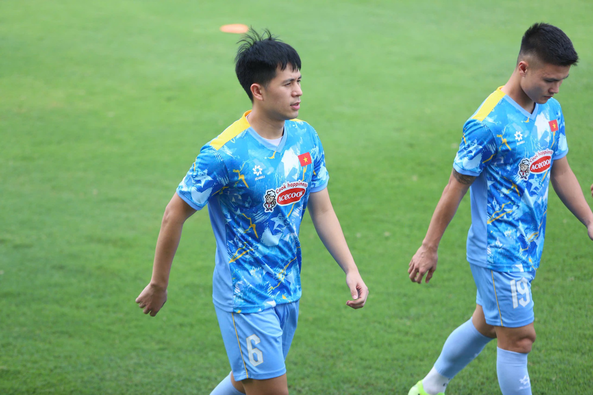 "Chuy&ecirc;n gia săn T&acirc;y" Đ&igrave;nh Trọng trở lại ĐT Việt Nam sau 1.200 ng&agrave;y, t&aacute;i ngộ Duy Mạnh, "bối rối" ngoại ngữ v&igrave; Xu&acirc;n Son- Ảnh 2.