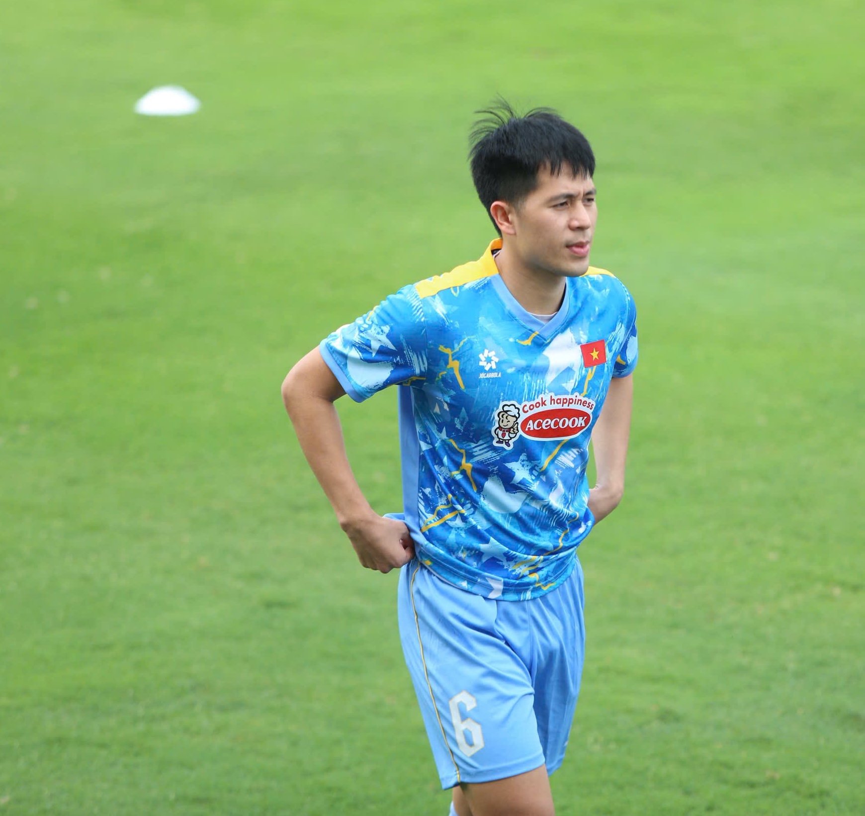 "Chuy&ecirc;n gia săn T&acirc;y" Đ&igrave;nh Trọng trở lại ĐT Việt Nam sau 1.200 ng&agrave;y, t&aacute;i ngộ Duy Mạnh, "bối rối" ngoại ngữ v&igrave; Xu&acirc;n Son- Ảnh 1.