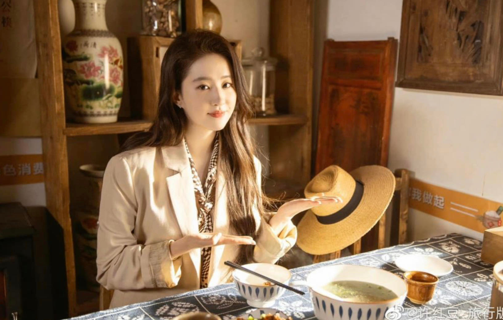 Một người nhập viện v&igrave; giảm c&acirc;n theo Lưu Diệc Phi, nữ thần ngồi kh&ocirc;ng cũng "mang tiếng"- Ảnh 5.