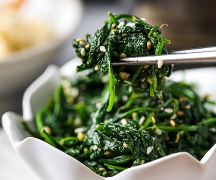 3 loại rau đ&atilde; tốt cho mắt lại bổ gan, ph&ograve;ng ung thư, "b&aacute;u vật" cho dạ d&agrave;y: Chợ Việt ng&agrave;y n&agrave;o cũng b&aacute;n- Ảnh 3.