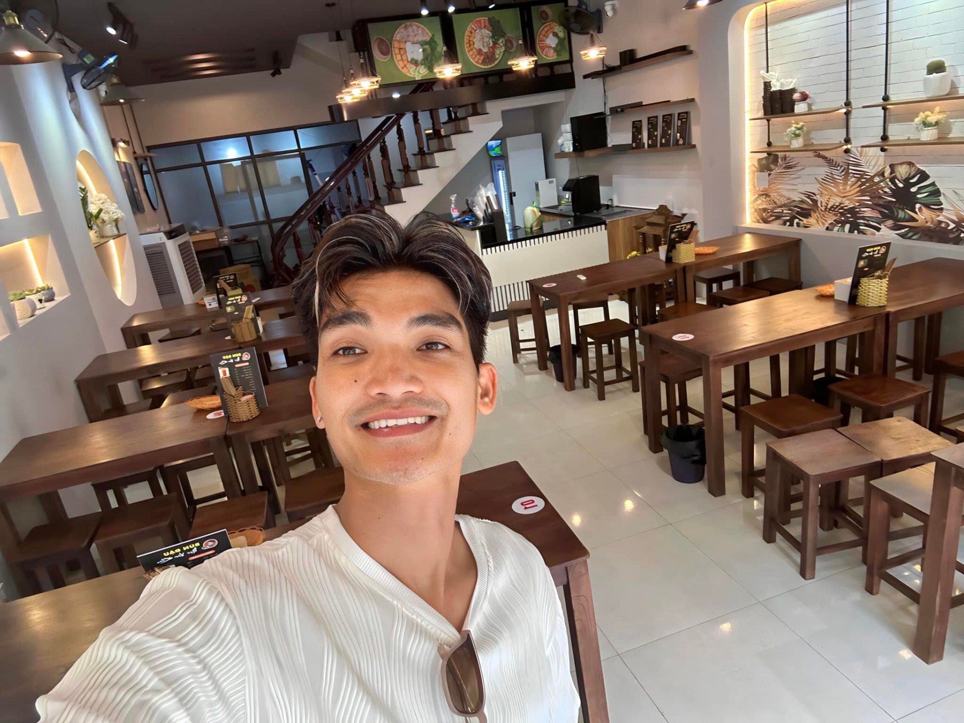 Thực hư tin Mạc Văn Khoa b&aacute;n b&uacute;n đậu tậu biệt thự, đ&uacute;t t&uacute;i 2 tỷ mỗi ng&agrave;y nhờ mở qu&aacute;n?- Ảnh 2.