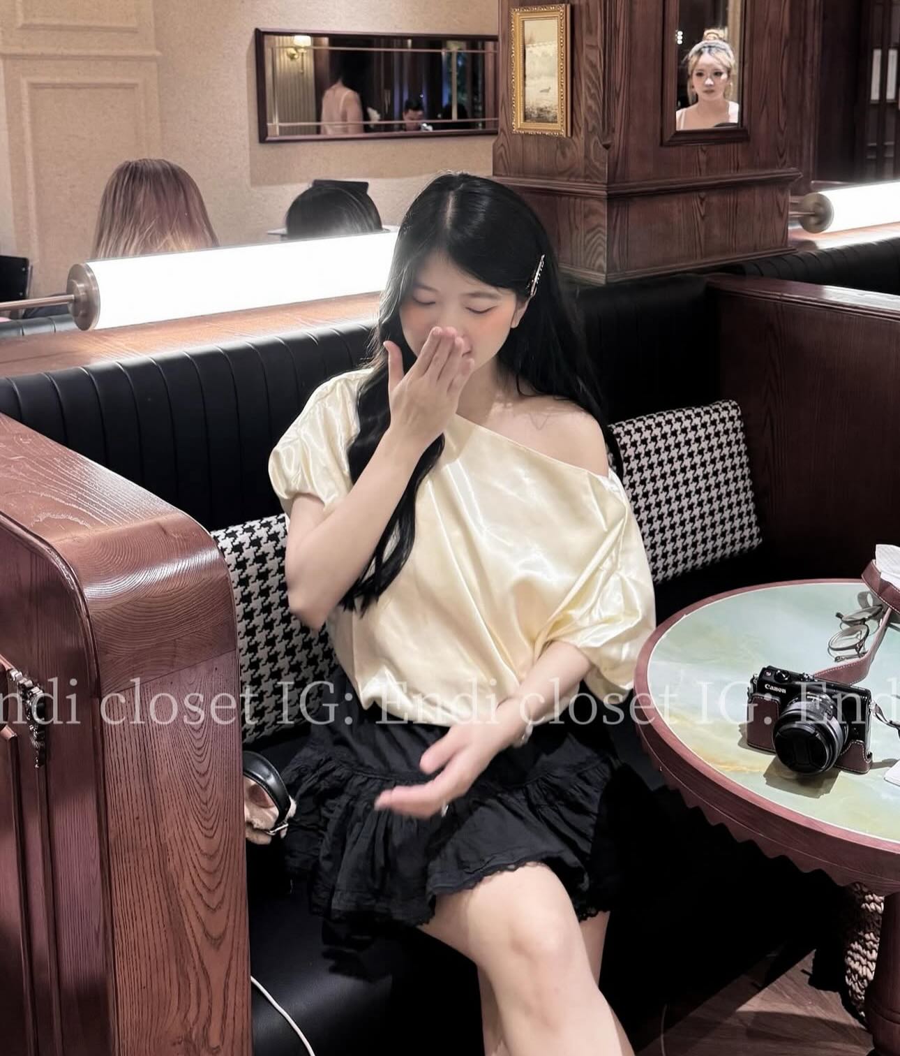 &Aacute;o Jennie mặc năm 2025 bỗng hot qu&aacute; trời: Bản dupe "ch&aacute;y h&agrave;ng" li&ecirc;n tục, ph&aacute;p sư Trung Hoa kh&ocirc;ng kịp sản xuất- Ảnh 12.