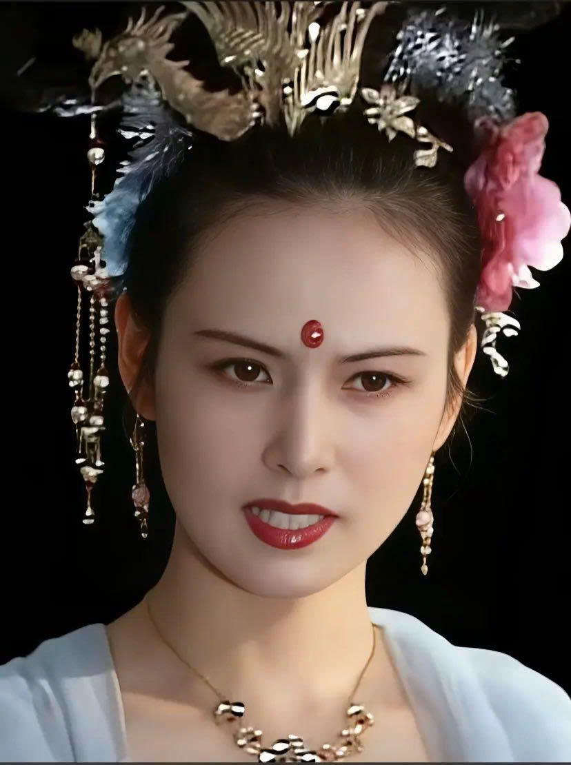 Vẻ đẹp thanh lịch của &ldquo;Hằng Nga T&acirc;y Du K&yacute;&rdquo; ng&agrave;y ấy: U70 vẫn rạng rỡ, kh&iacute; chất kh&oacute; ai s&aacute;nh kịp nhờ ki&ecirc;n nhẫn l&agrave;m 1 điều- Ảnh 1.