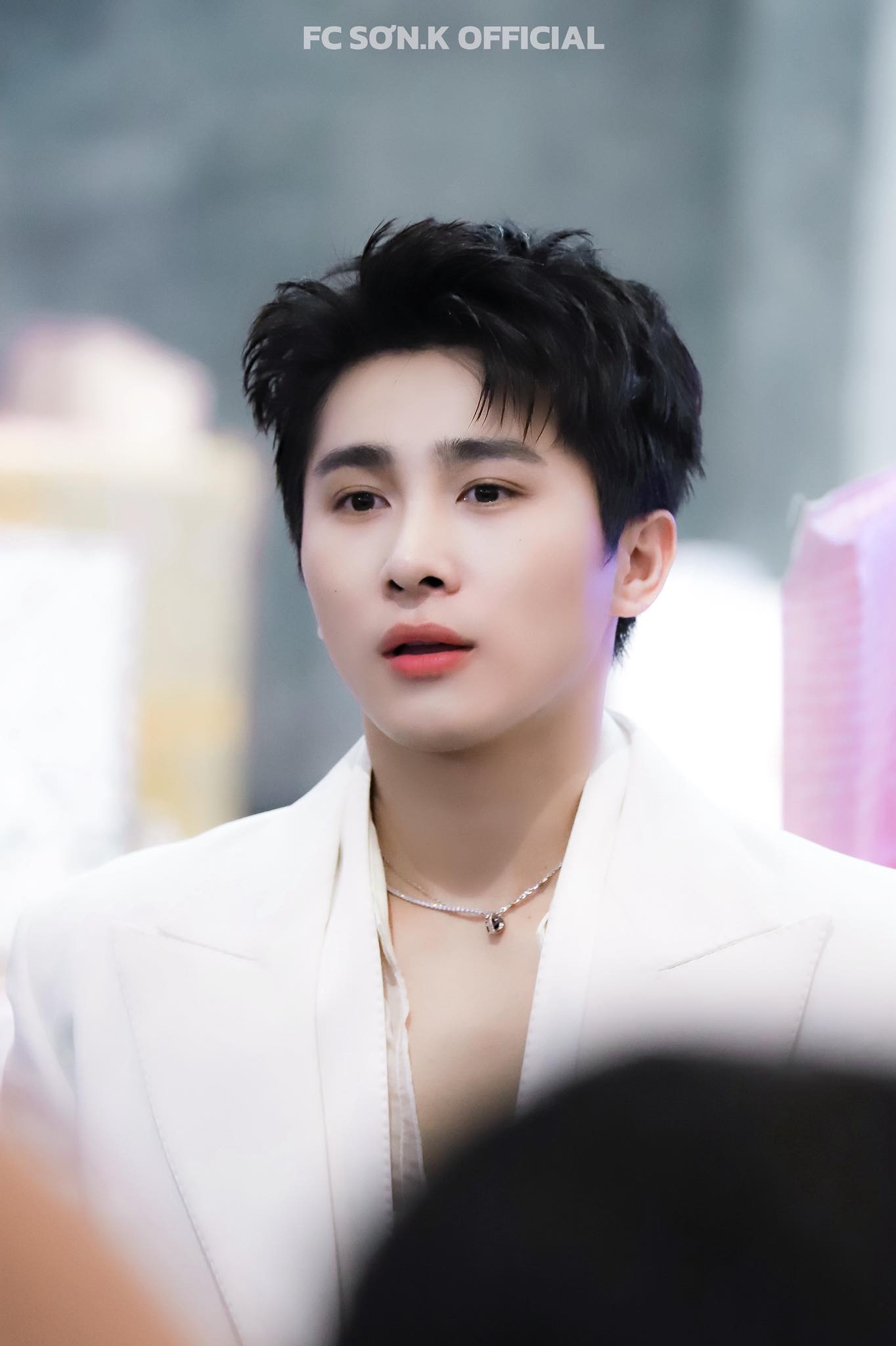 Nam ca sĩ Việt khiến "Threads city" dậy s&oacute;ng với 1 triệu b&agrave;i đăng, fan nổi đ&oacute;a gửi hoa khiếu nại c&ocirc;ng ty l&agrave; ai?- Ảnh 5.