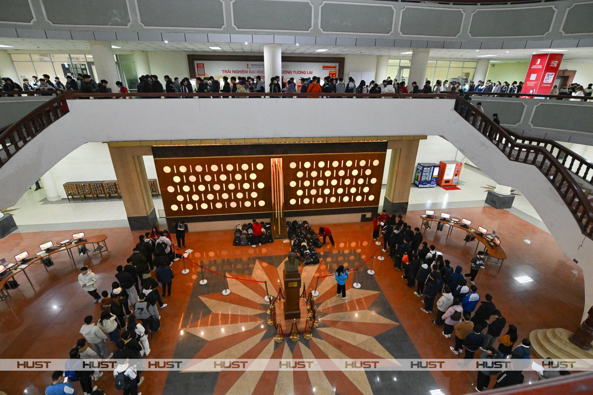 Kỷ lục "v&ocirc; tiền kho&aacute;ng hậu" ở trường ĐH B&aacute;ch Khoa H&agrave; Nội- Ảnh 1.