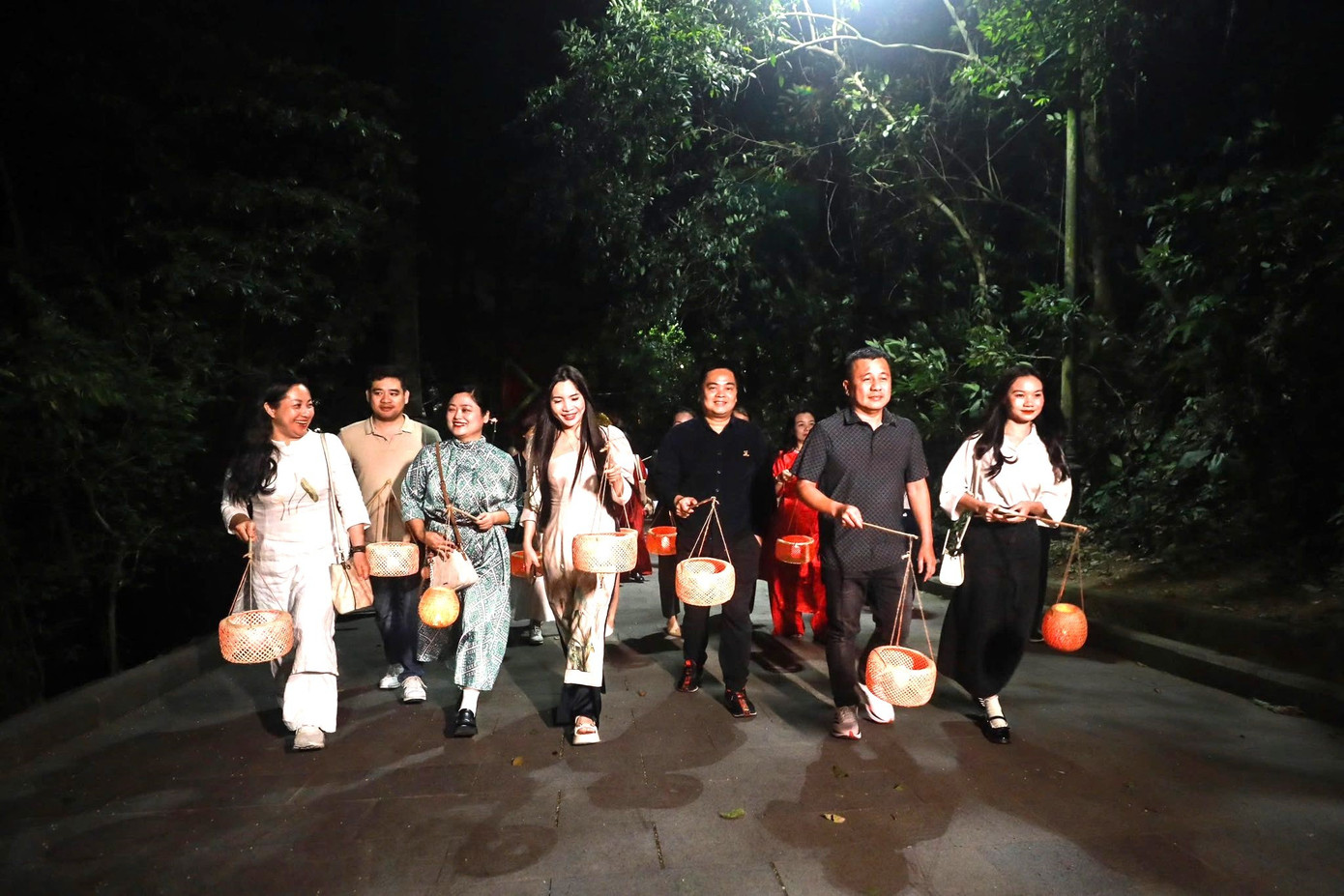 Tour du lịch đ&ecirc;m Đền H&ugrave;ng c&oacute; g&igrave; đặc biệt?- Ảnh 6.