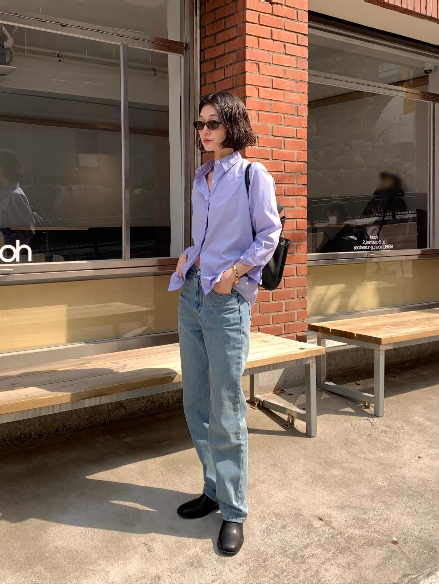 H&egrave; n&agrave;y chị em cứ mặc đồ s&aacute;ng m&agrave;u thật nhiều, đảm bảo trẻ ra 5 tuổi- Ảnh 2.