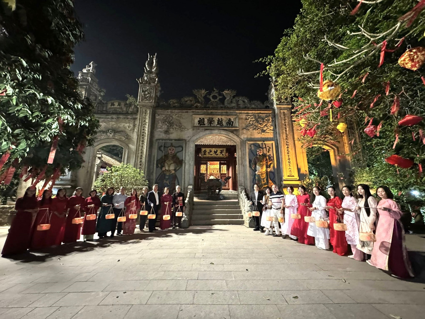 Tour du lịch đ&ecirc;m Đền H&ugrave;ng c&oacute; g&igrave; đặc biệt?- Ảnh 1.