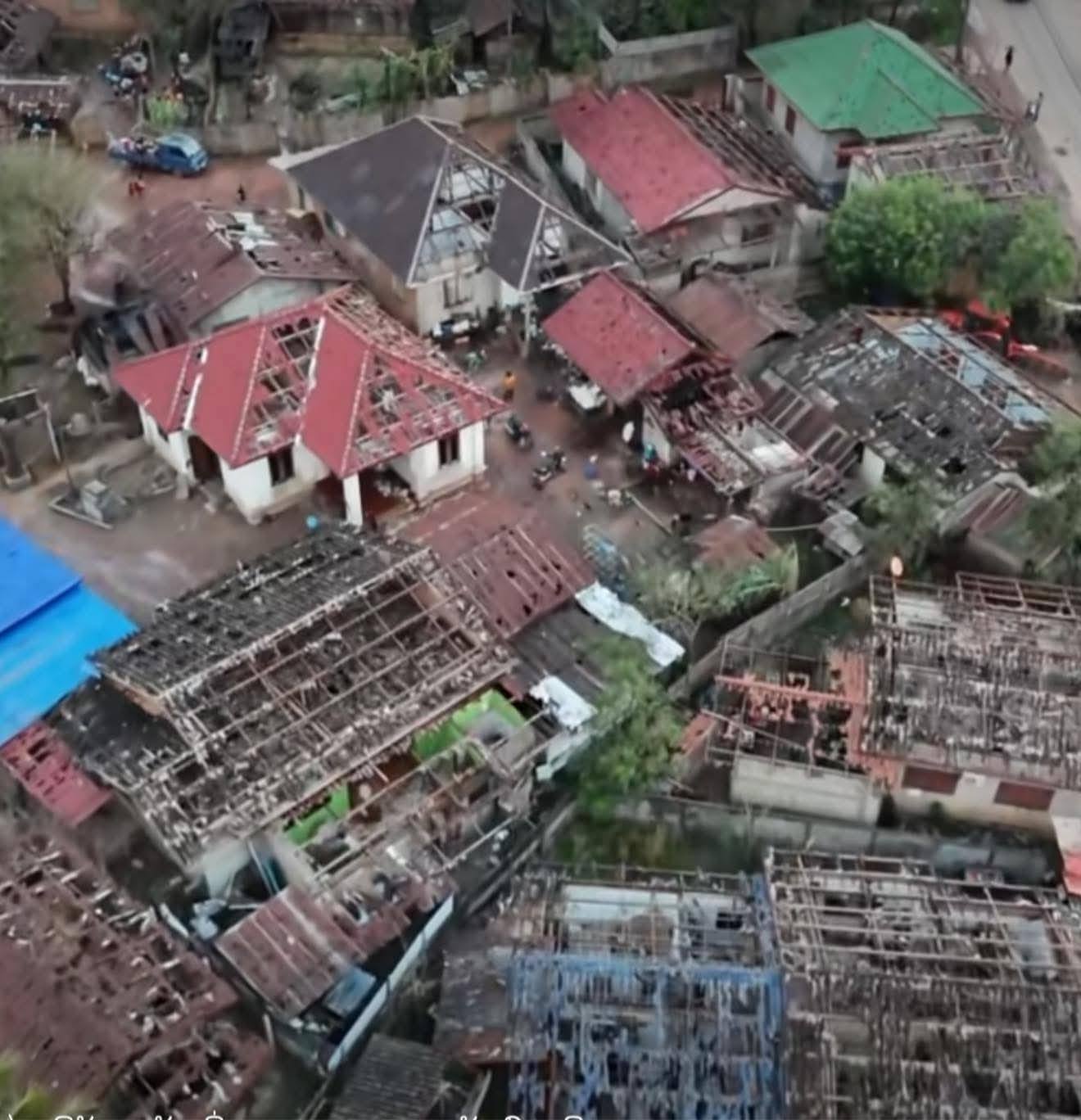 Mưa đ&aacute; dội xuống Vi&ecirc;ng Chăn: H&agrave;ng ngh&igrave;n m&aacute;i nh&agrave; bị "x&eacute; toạc", trường học, ch&ugrave;a chiền cũng bị ph&aacute; hủy, người d&acirc;n b&agrave;ng ho&agrave;ng trong cảnh đổ n&aacute;t- Ảnh 5.