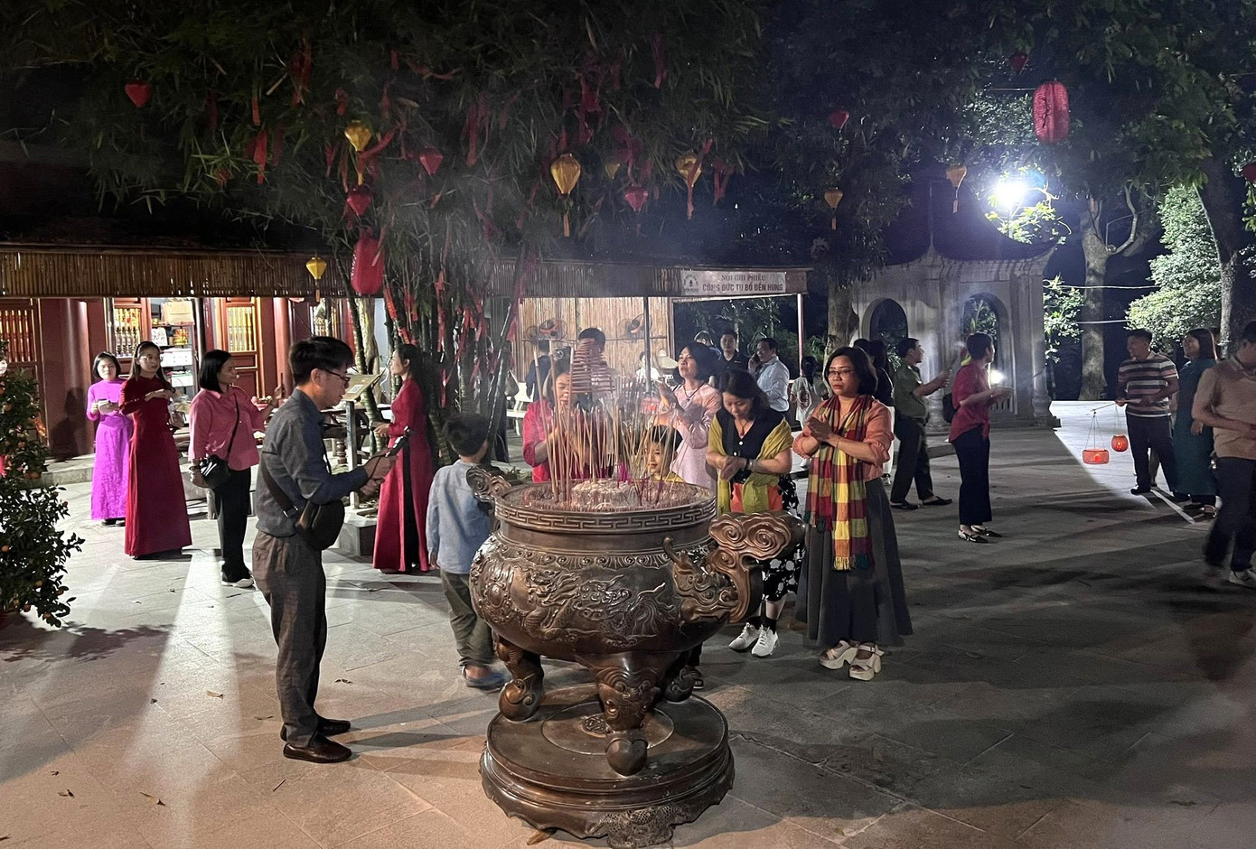 Tour du lịch đ&ecirc;m Đền H&ugrave;ng c&oacute; g&igrave; đặc biệt?- Ảnh 8.