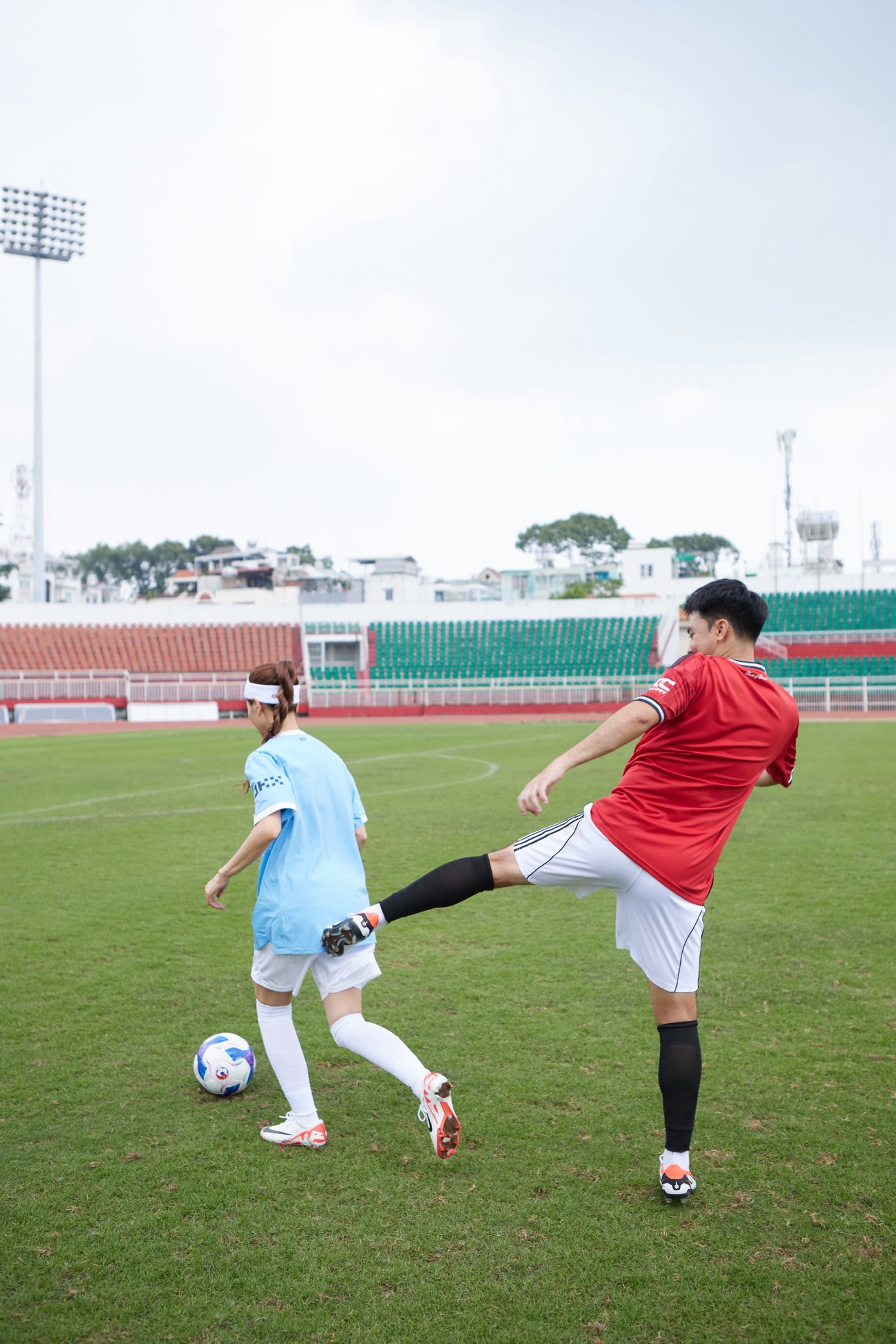 Ảnh n&eacute;t căng kh&eacute;p lại đ&aacute;m cưới Đức Huy - MC M&ugrave; Tạt, c&ocirc; d&acirc;u đẹp đỉnh, x&uacute;c động nhất l&agrave; qu&agrave; tưởng nhớ người cha đ&atilde; mất- Ảnh 11.