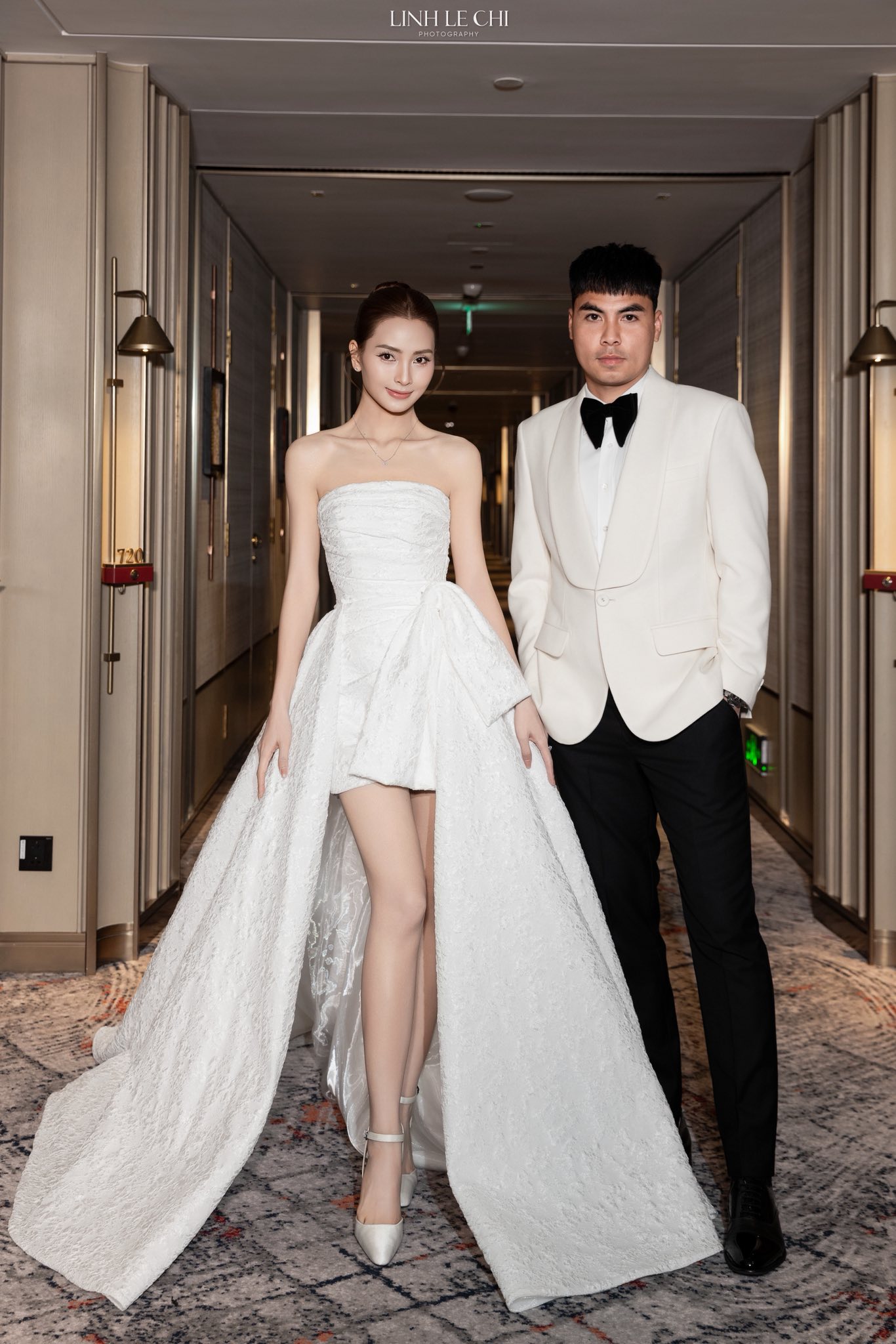 Ảnh n&eacute;t căng kh&eacute;p lại đ&aacute;m cưới Đức Huy - MC M&ugrave; Tạt, c&ocirc; d&acirc;u đẹp đỉnh, x&uacute;c động nhất l&agrave; qu&agrave; tưởng nhớ người cha đ&atilde; mất- Ảnh 3.