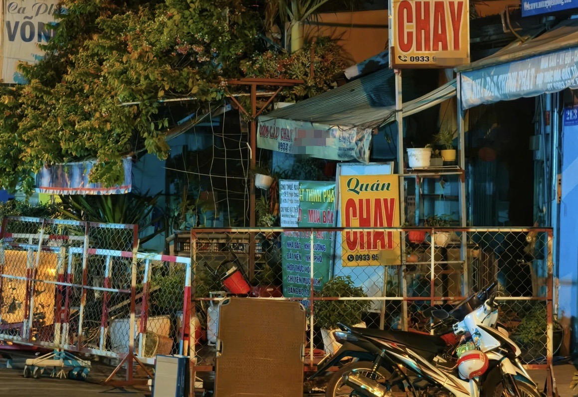 Ch&aacute;y qu&aacute;n cơm ở TP.HCM, 2 mẹ con tử vong thương t&acirc;m trong căn nh&agrave; kh&oacute;a chặt cửa- Ảnh 1.