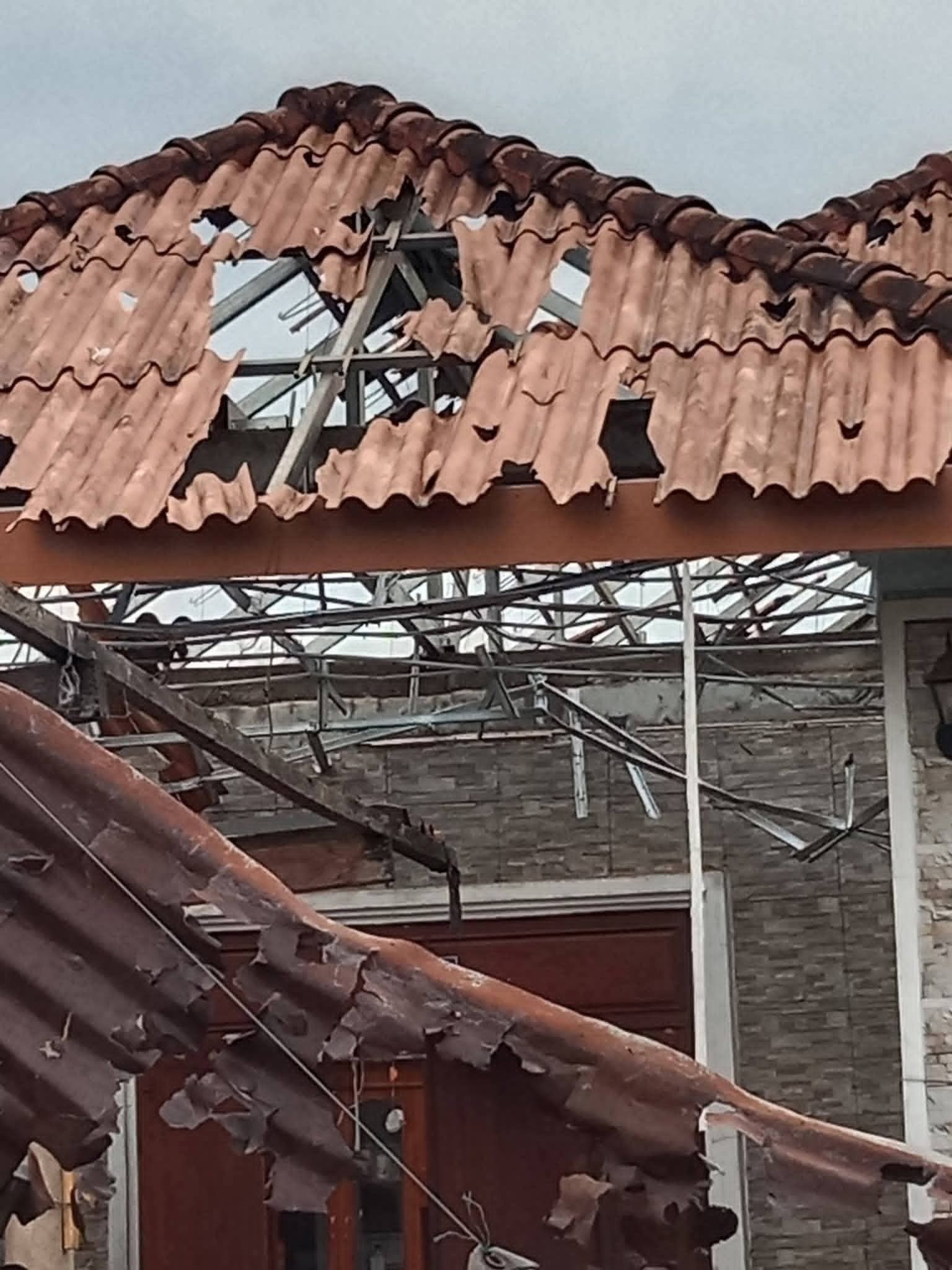 Mưa đ&aacute; dội xuống Vi&ecirc;ng Chăn: H&agrave;ng ngh&igrave;n m&aacute;i nh&agrave; bị "x&eacute; toạc", trường học, ch&ugrave;a chiền cũng bị ph&aacute; hủy, người d&acirc;n b&agrave;ng ho&agrave;ng trong cảnh đổ n&aacute;t- Ảnh 4.