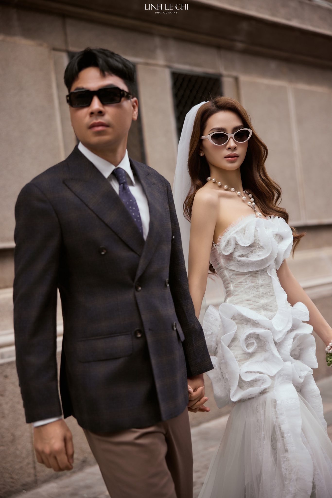 Ảnh n&eacute;t căng kh&eacute;p lại đ&aacute;m cưới Đức Huy - MC M&ugrave; Tạt, c&ocirc; d&acirc;u đẹp đỉnh, x&uacute;c động nhất l&agrave; qu&agrave; tưởng nhớ người cha đ&atilde; mất- Ảnh 7.