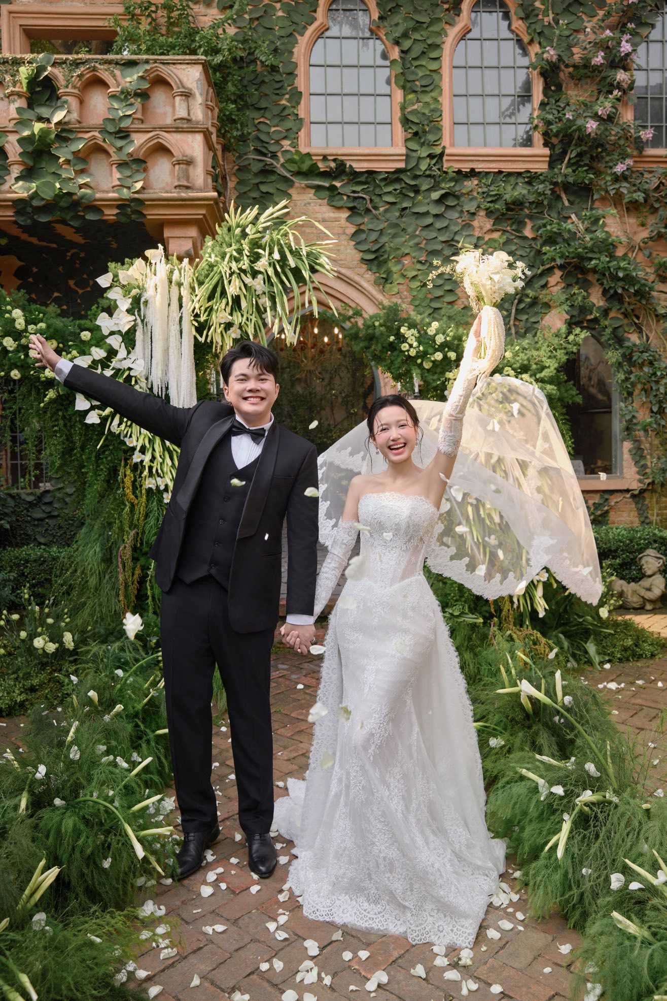 Chủ nhật tuần n&agrave;y cặp đ&ocirc;i nhạc sĩ - diễn vi&ecirc;n Vbiz tổ chức đ&aacute;m cưới, nhiều nghệ sĩ x&aacute;c nhận tham dự!- Ảnh 4.