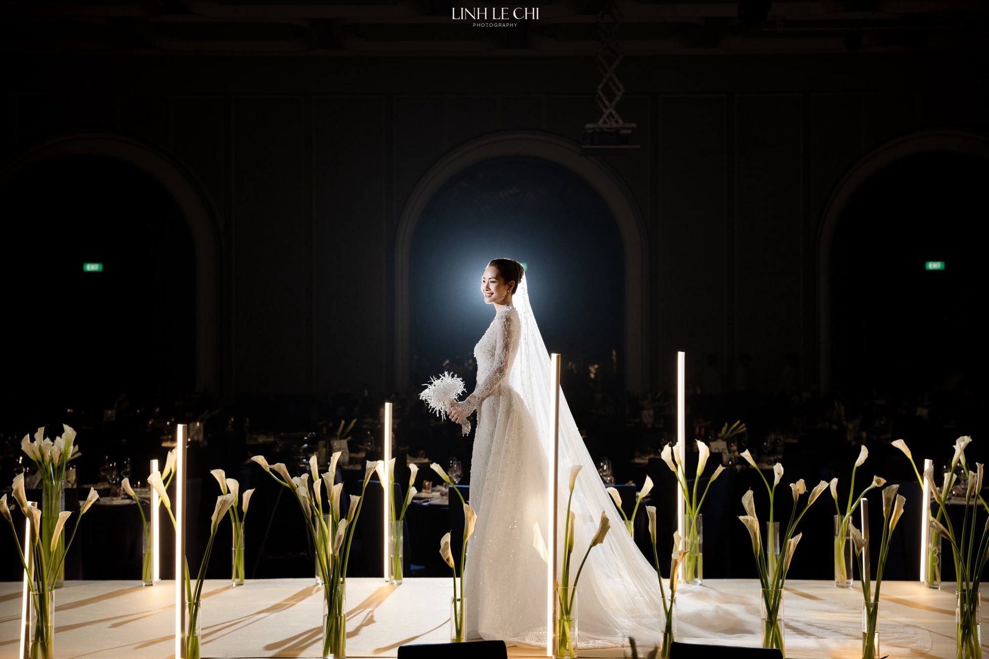 Ảnh n&eacute;t căng kh&eacute;p lại đ&aacute;m cưới Đức Huy - MC M&ugrave; Tạt, c&ocirc; d&acirc;u đẹp đỉnh, x&uacute;c động nhất l&agrave; qu&agrave; tưởng nhớ người cha đ&atilde; mất- Ảnh 6.