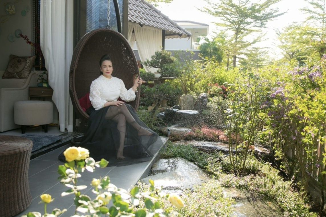 Mẹ đơn th&acirc;n gi&agrave;u nhất Vbiz ở biệt thự 20 tỷ, 40 tuổi tự sinh con, trẻ m&atilde;i kh&ocirc;ng gi&agrave; suốt 15 năm- Ảnh 7.