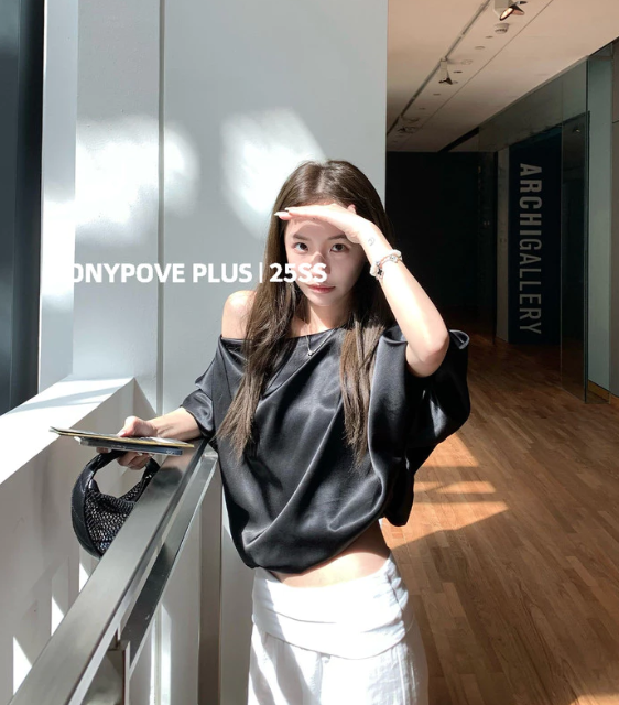 &Aacute;o Jennie mặc năm 2025 bỗng hot qu&aacute; trời: Bản dupe "ch&aacute;y h&agrave;ng" li&ecirc;n tục, ph&aacute;p sư Trung Hoa kh&ocirc;ng kịp sản xuất- Ảnh 9.