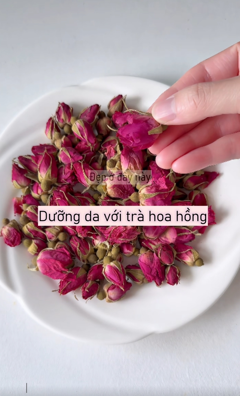 Uống tr&agrave; hoa hồng đ&uacute;ng c&aacute;ch, 2 tuần sau t&ocirc;i nhận thấy l&agrave;n da kh&aacute;c hẳn- Ảnh 1.