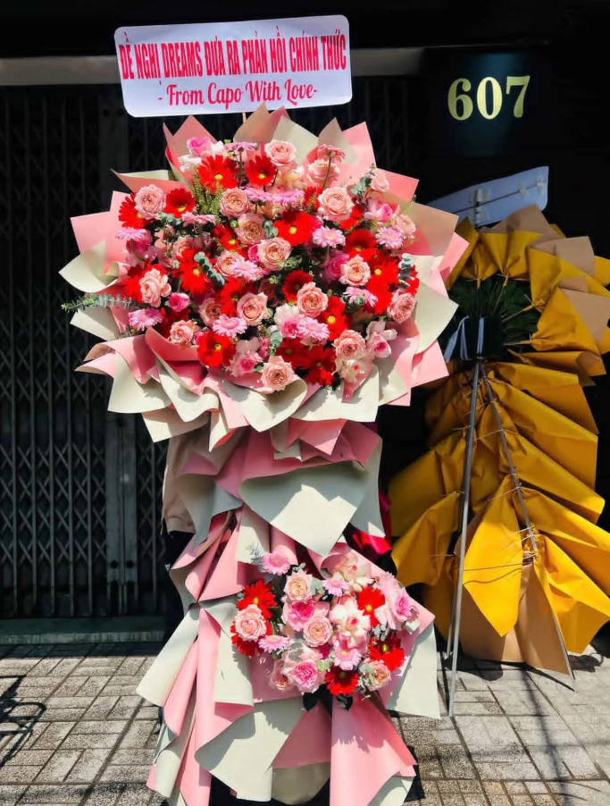 Nam ca sĩ Việt khiến "Threads city" dậy s&oacute;ng với 1 triệu b&agrave;i đăng, fan nổi đ&oacute;a gửi hoa khiếu nại c&ocirc;ng ty l&agrave; ai?- Ảnh 2.