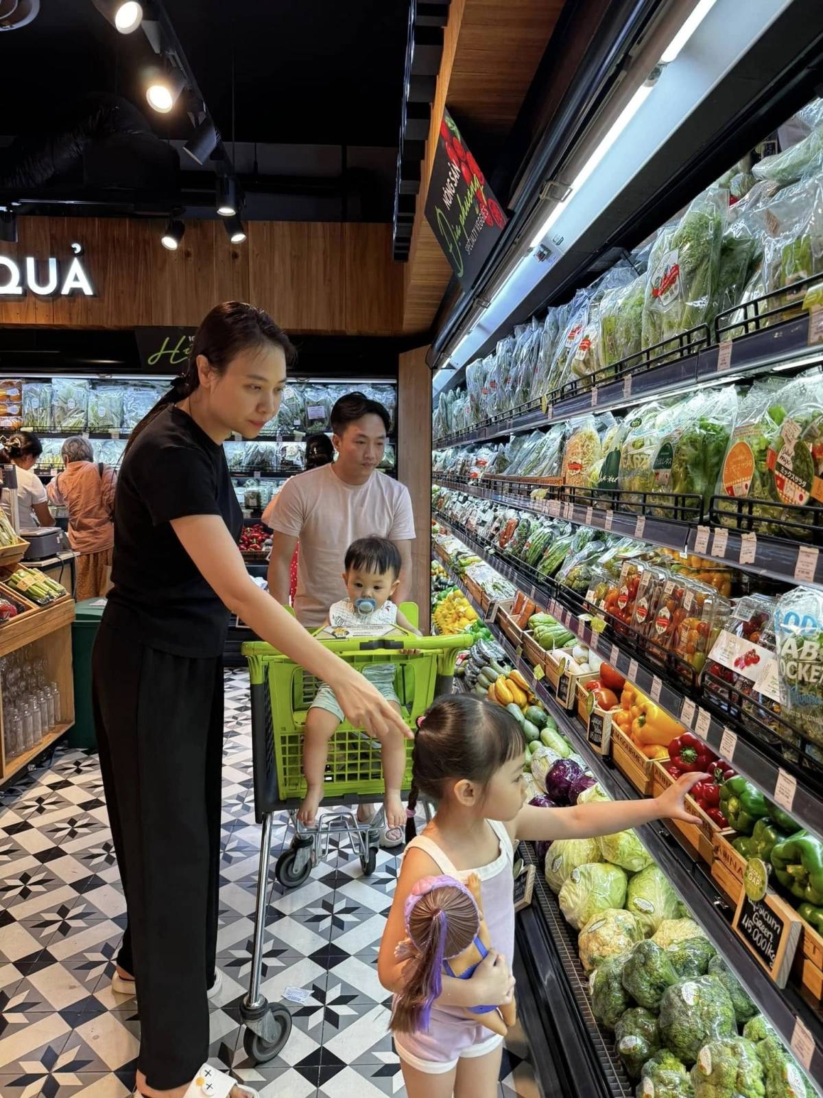 Nữ ca sĩ y&ecirc;u người đ&agrave;n &ocirc;ng c&oacute; con ri&ecirc;ng l&agrave; đại gia đ&igrave;nh đ&aacute;m, U40 vi&ecirc;n m&atilde;n trong biệt thự lớn- Ảnh 2.