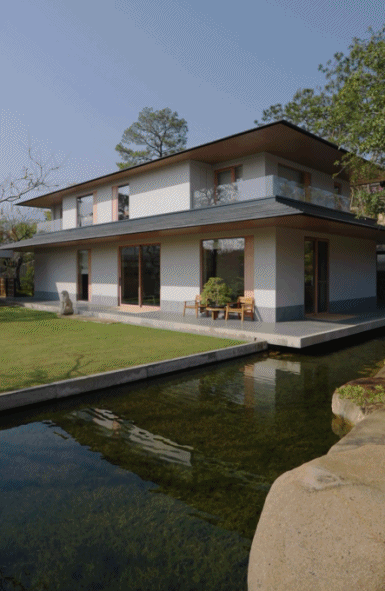 Từng nhặt r&aacute;c, ngủ gầm cầu, người đ&agrave;n &ocirc;ng 8X về qu&ecirc; x&acirc;y cơ ngơi 1700m2 với 6 gi&agrave;n nh&agrave; gỗ đẹp như ti&ecirc;n cảnh để b&aacute;o hiếu cha mẹ- Ảnh 3.