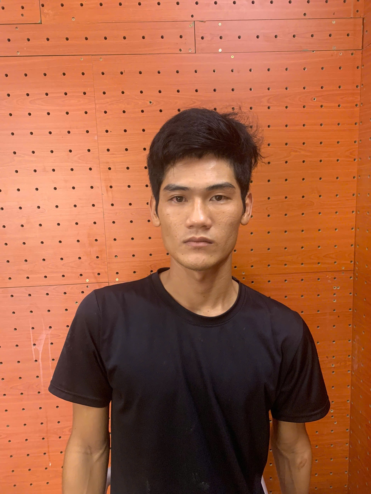 C&ugrave;ng chồng đuổi theo kẻ giật d&acirc;y chuyền, người phụ nữ tử vong thương t&acirc;m- Ảnh 1.