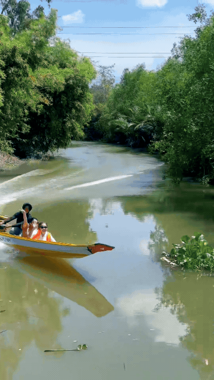 Kh&aacute;ch T&acirc;y &ocirc;m tim trước m&agrave;n l&aacute;i v&otilde; l&atilde;i đẳng cấp tại miền T&acirc;y- Ảnh 7.