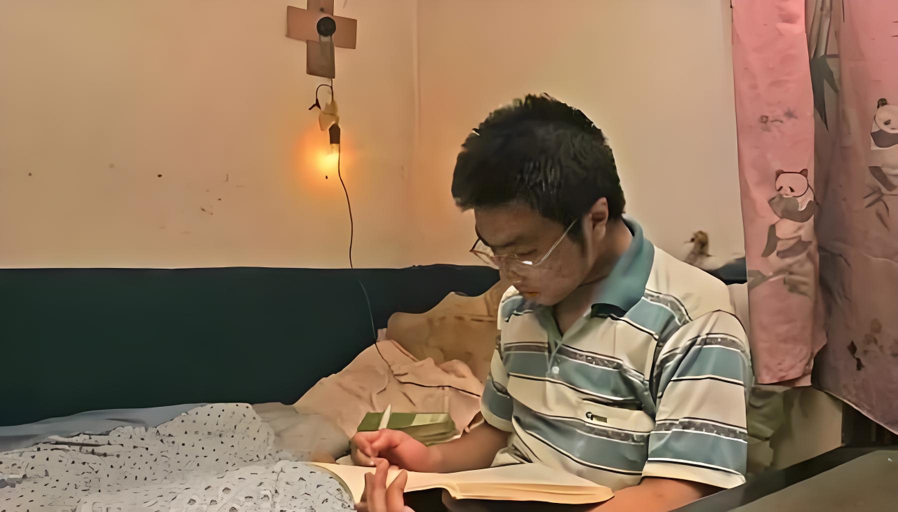 Thần đồng 14 tuổi đỗ đại học, 4 năm sau bị trường "trả về địa phương" v&igrave; nợ m&ocirc;n: Bi kịch của một thi&ecirc;n t&agrave;i bị "ch&iacute;n &eacute;p"- Ảnh 4.