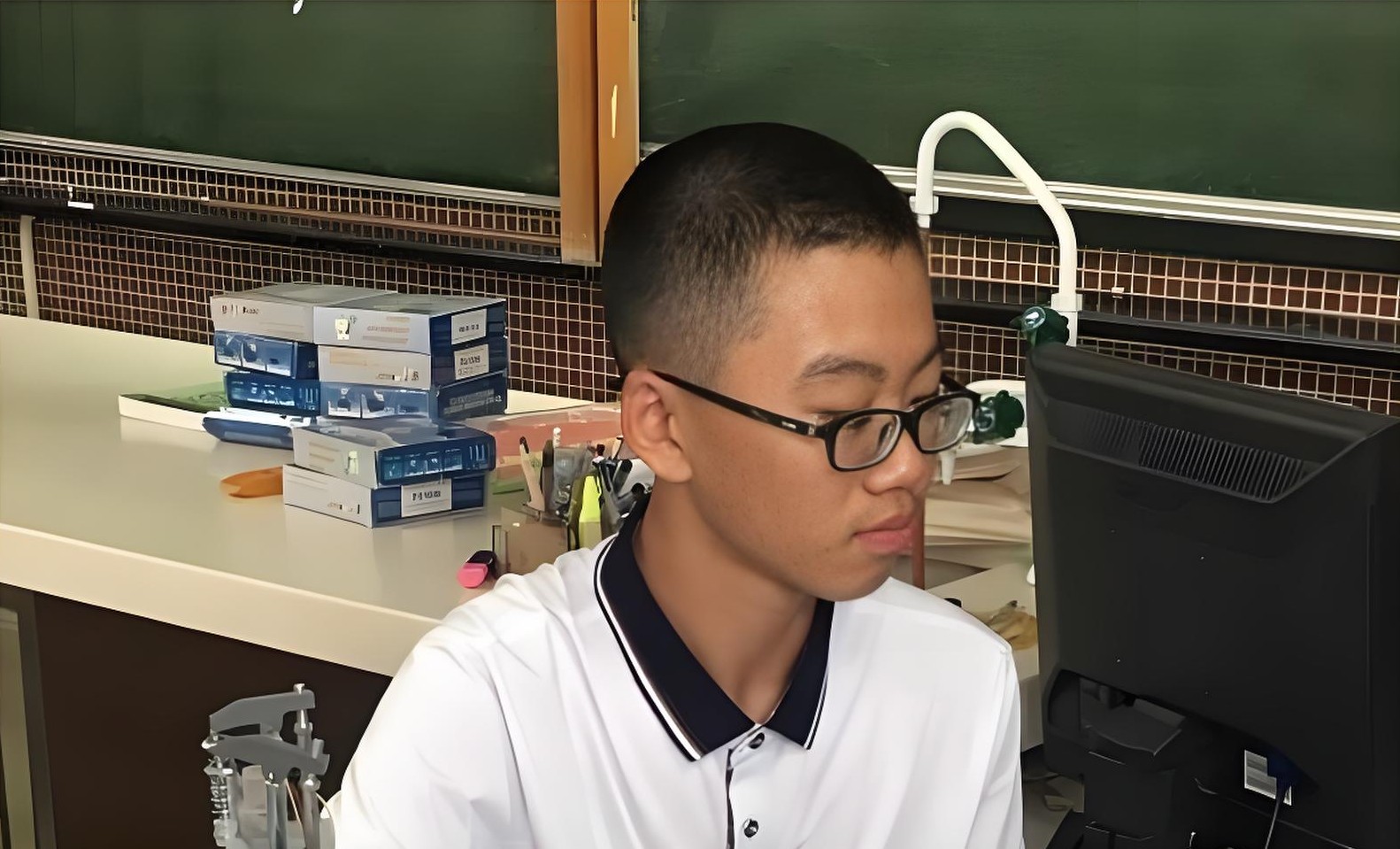 Thần đồng 14 tuổi đỗ đại học, 4 năm sau bị trường "trả về địa phương" v&igrave; nợ m&ocirc;n: Bi kịch của một thi&ecirc;n t&agrave;i bị "ch&iacute;n &eacute;p"- Ảnh 3.