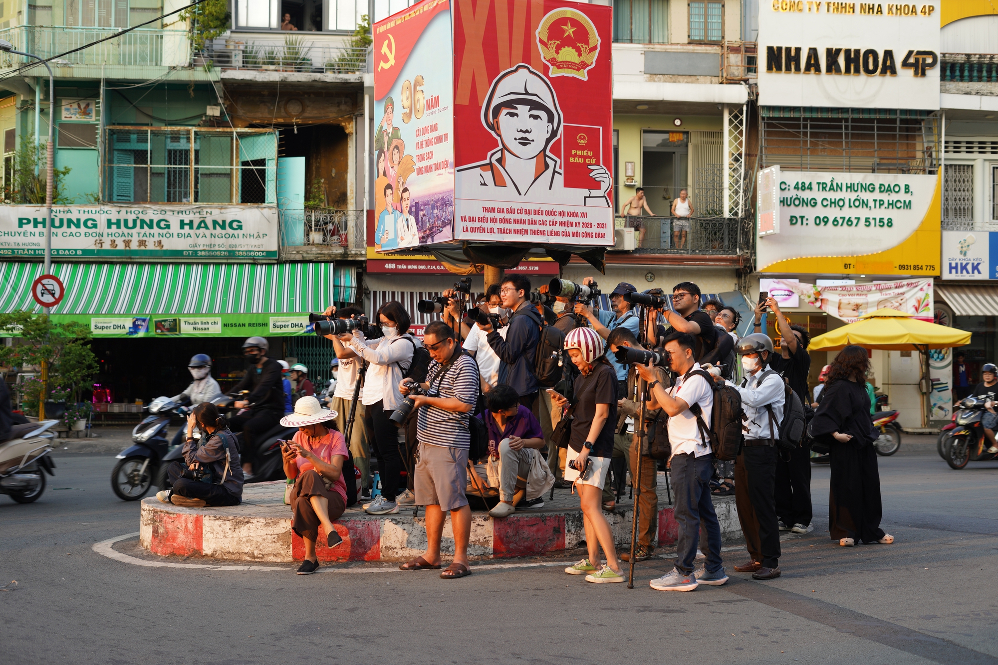 Chuyện của những người rủ nhau đi "nhặt" &aacute;nh ho&agrave;ng h&ocirc;n rơi tr&ecirc;n th&aacute;nh gi&aacute; Nh&agrave; thờ Chợ Lớn- Ảnh 6.