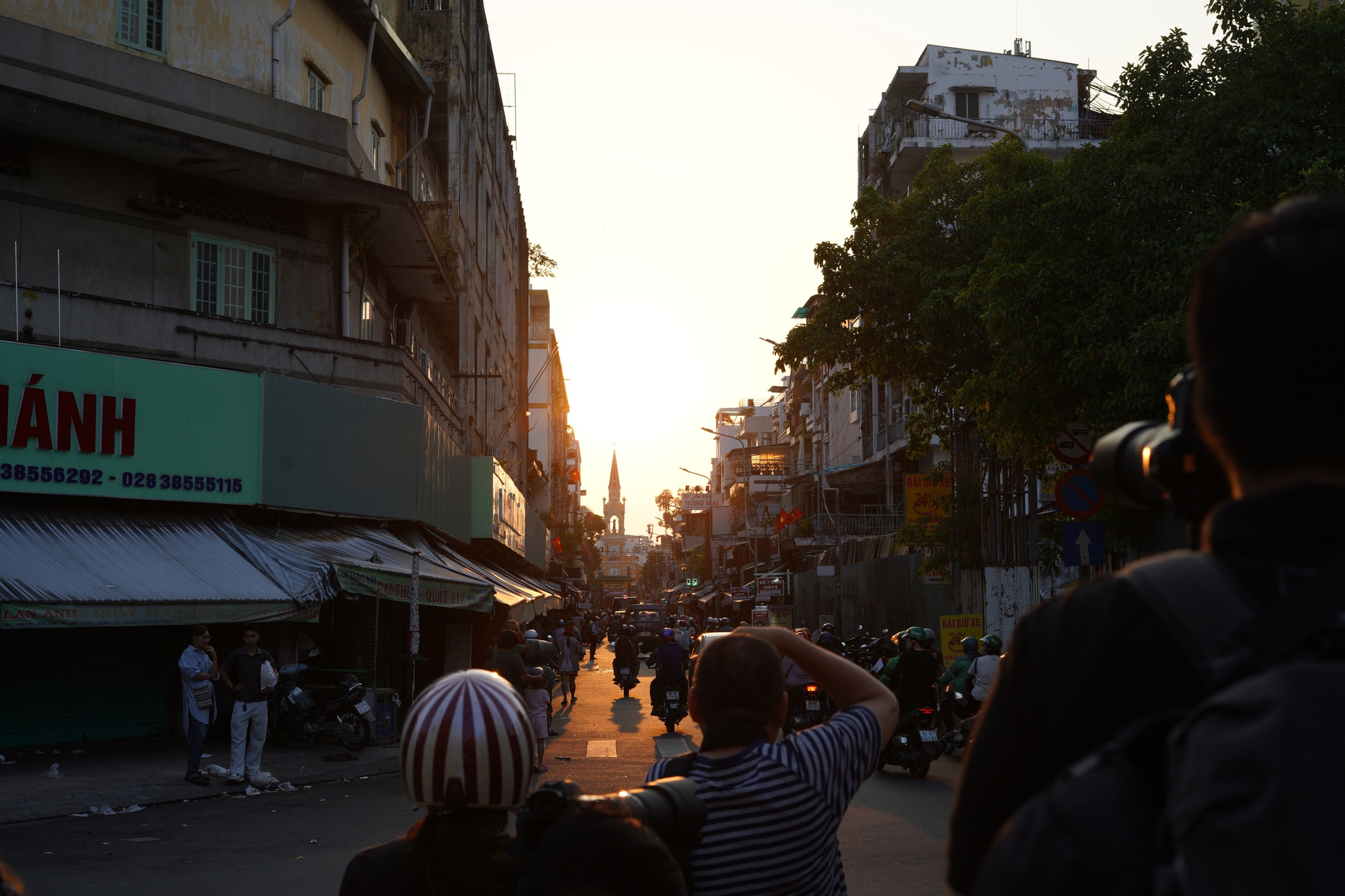 Chuyện của những người rủ nhau đi "nhặt" &aacute;nh ho&agrave;ng h&ocirc;n rơi tr&ecirc;n th&aacute;nh gi&aacute; Nh&agrave; thờ Chợ Lớn- Ảnh 7.