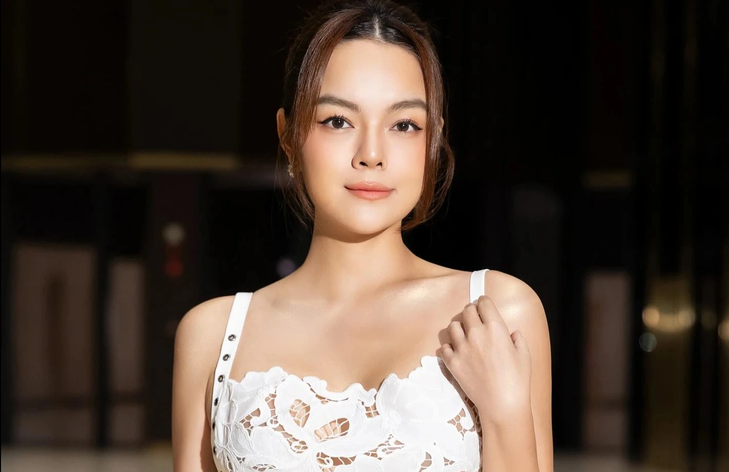 G&oacute;c sống xa xỉ của Phạm Quỳnh Anh: Cửa k&iacute;nh panorama triệu đ&ocirc;, view ngắm trọn th&agrave;nh phố chill đến mức qu&ecirc;n lu&ocirc;n mặt đất- Ảnh 1.