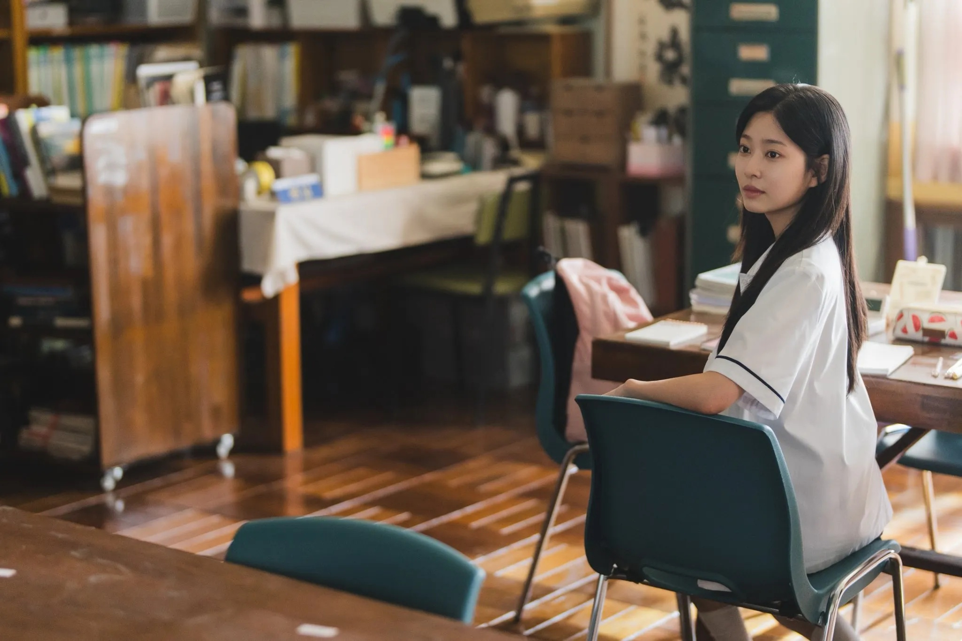 Phim H&agrave;n cực hay nhưng bị coi l&agrave; nỗi xấu hổ của nh&agrave; đ&agrave;i: Cặp ch&iacute;nh đẹp như thơ cũng hết cứu- Ảnh 4.