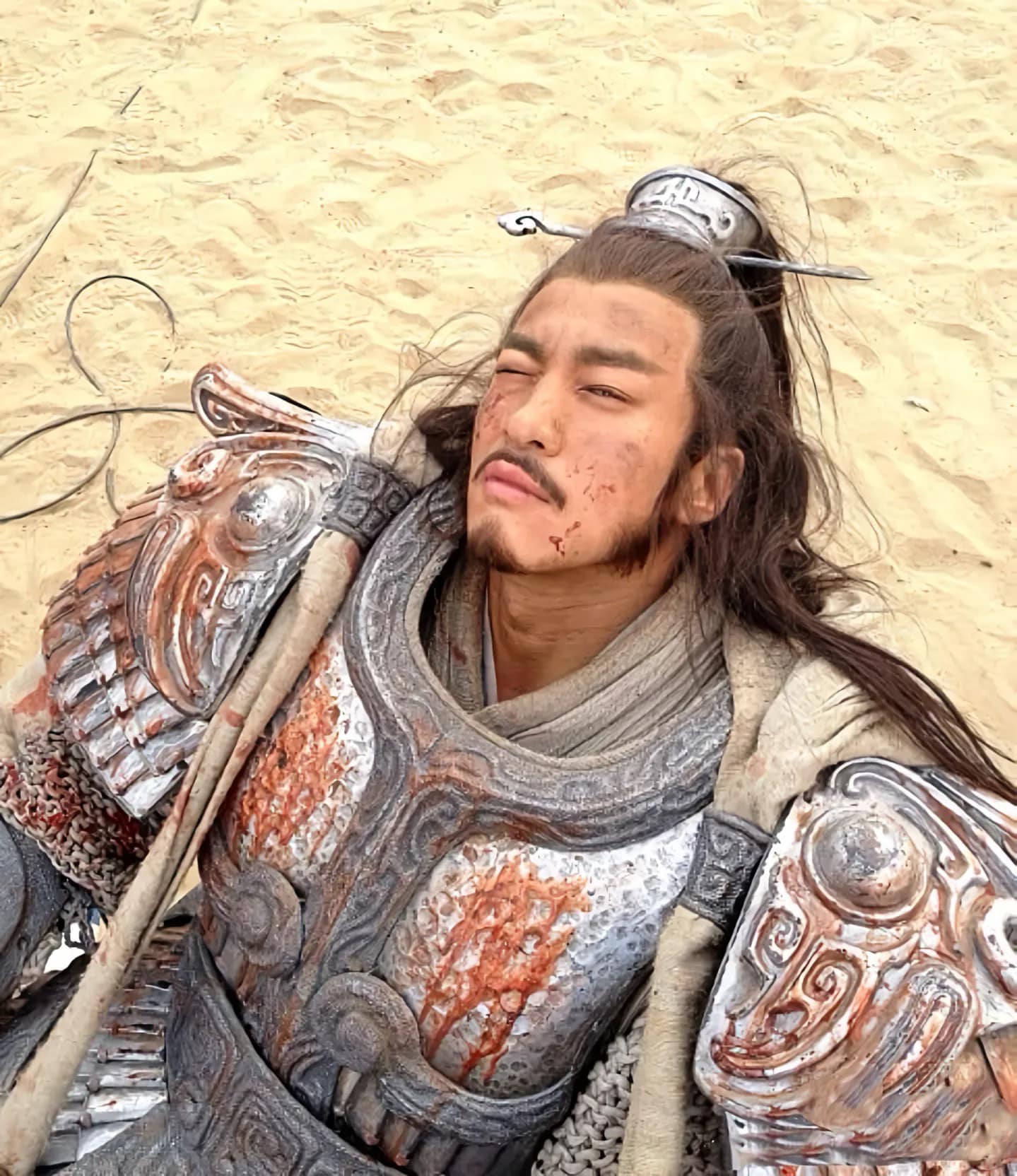 Tướng qu&acirc;n mang gương mặt thống nhất thẩm mỹ của cả đất nước: Visual vang danh thi&ecirc;n hạ, c&agrave;ng tả tơi c&agrave;ng phong thần- Ảnh 6.