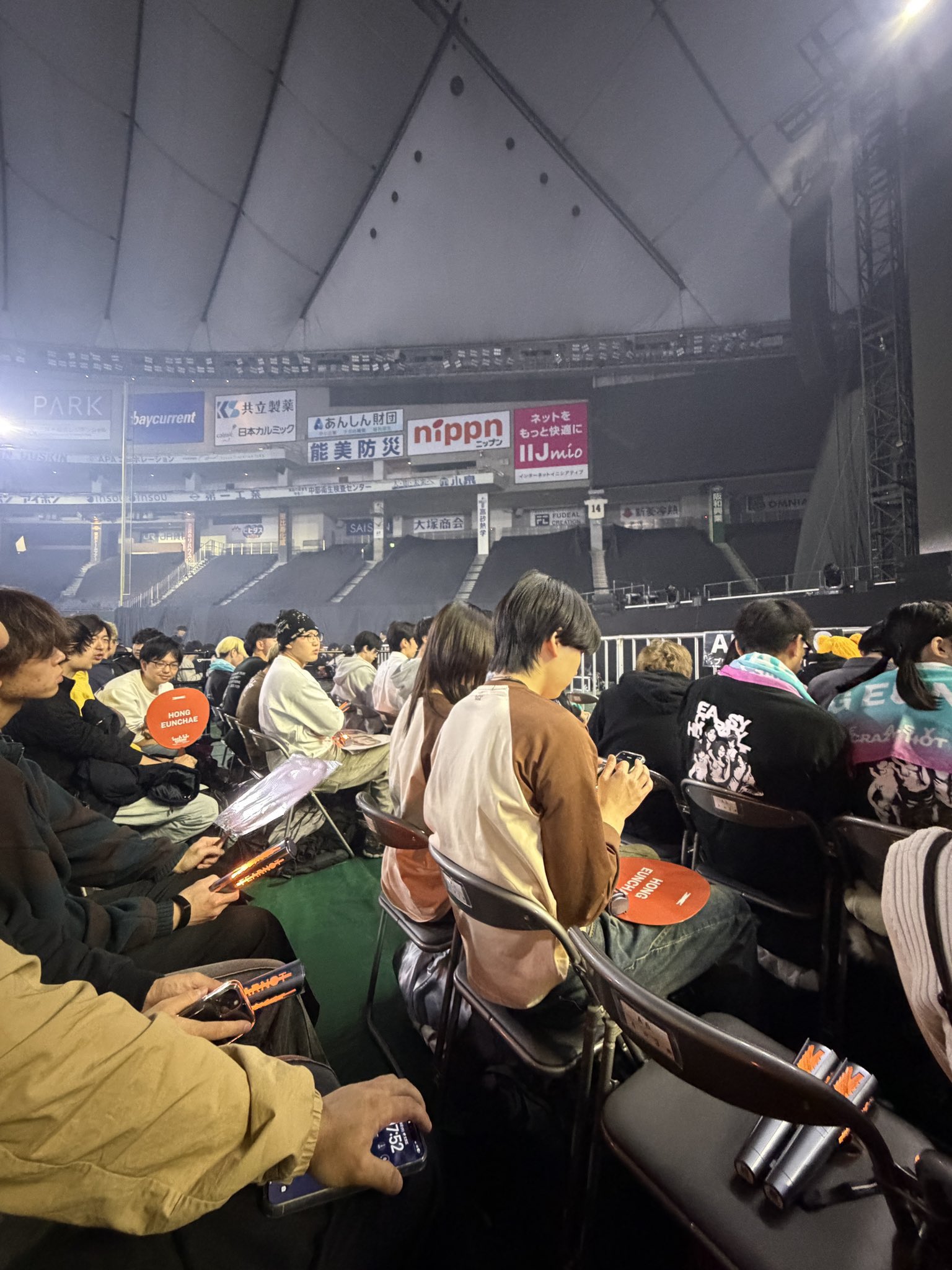 Nh&oacute;m nữ bị gh&eacute;t nhất Kpop: Concert 80.000 người trống ho&aacute;c cả khoảng SVĐ, l&agrave;m g&igrave; cũng bị nghi ngờ- Ảnh 4.