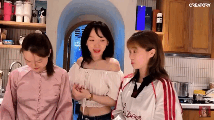 G&oacute;c sống xa xỉ của Phạm Quỳnh Anh: Cửa k&iacute;nh panorama triệu đ&ocirc;, view ngắm trọn th&agrave;nh phố chill đến mức qu&ecirc;n lu&ocirc;n mặt đất- Ảnh 5.