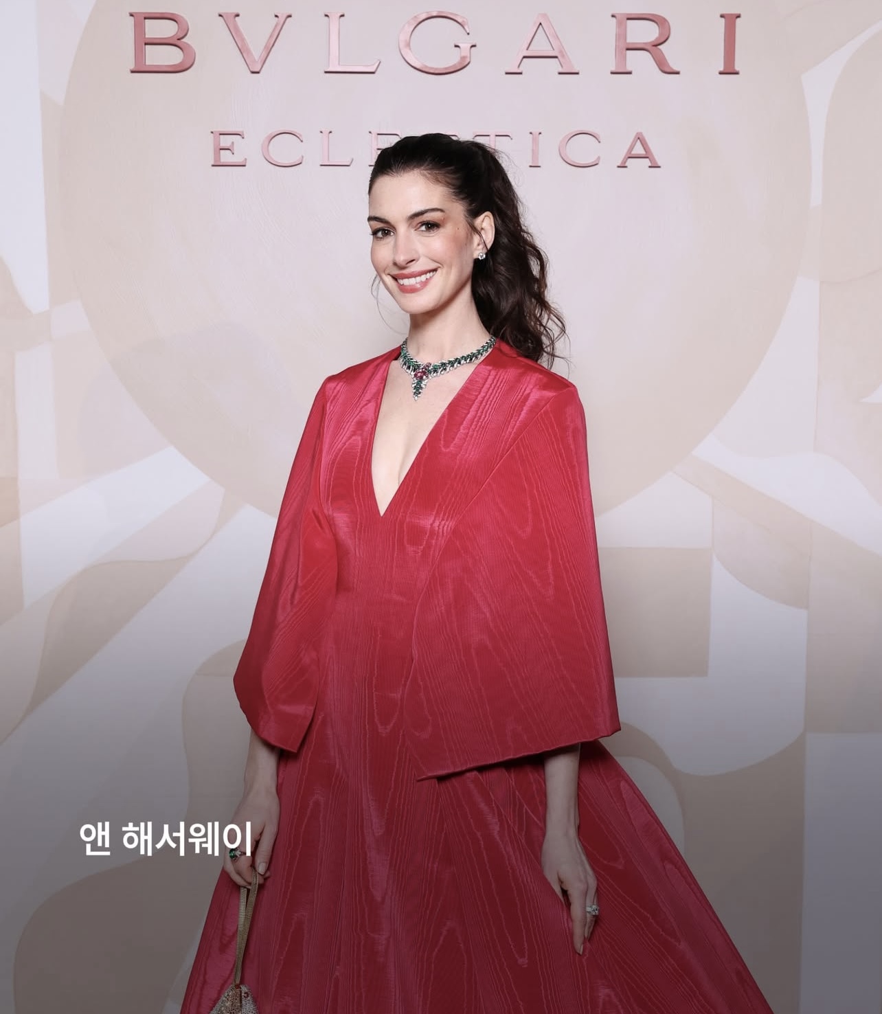 Kim Ji Won gầy rộc, vượt mặt Lưu Diệc Phi v&agrave; Anne Hathaway l&ecirc;n đứng center tại event BVLGARI- Ảnh 6.