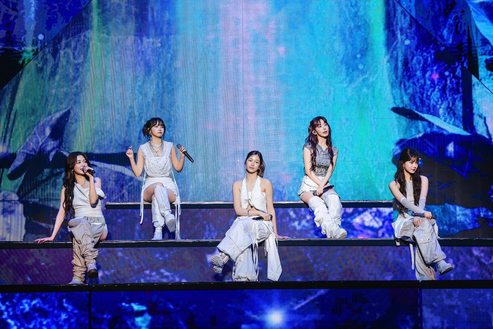 Nh&oacute;m nữ bị gh&eacute;t nhất Kpop: Concert 80.000 người trống ho&aacute;c cả khoảng SVĐ, l&agrave;m g&igrave; cũng bị nghi ngờ- Ảnh 6.