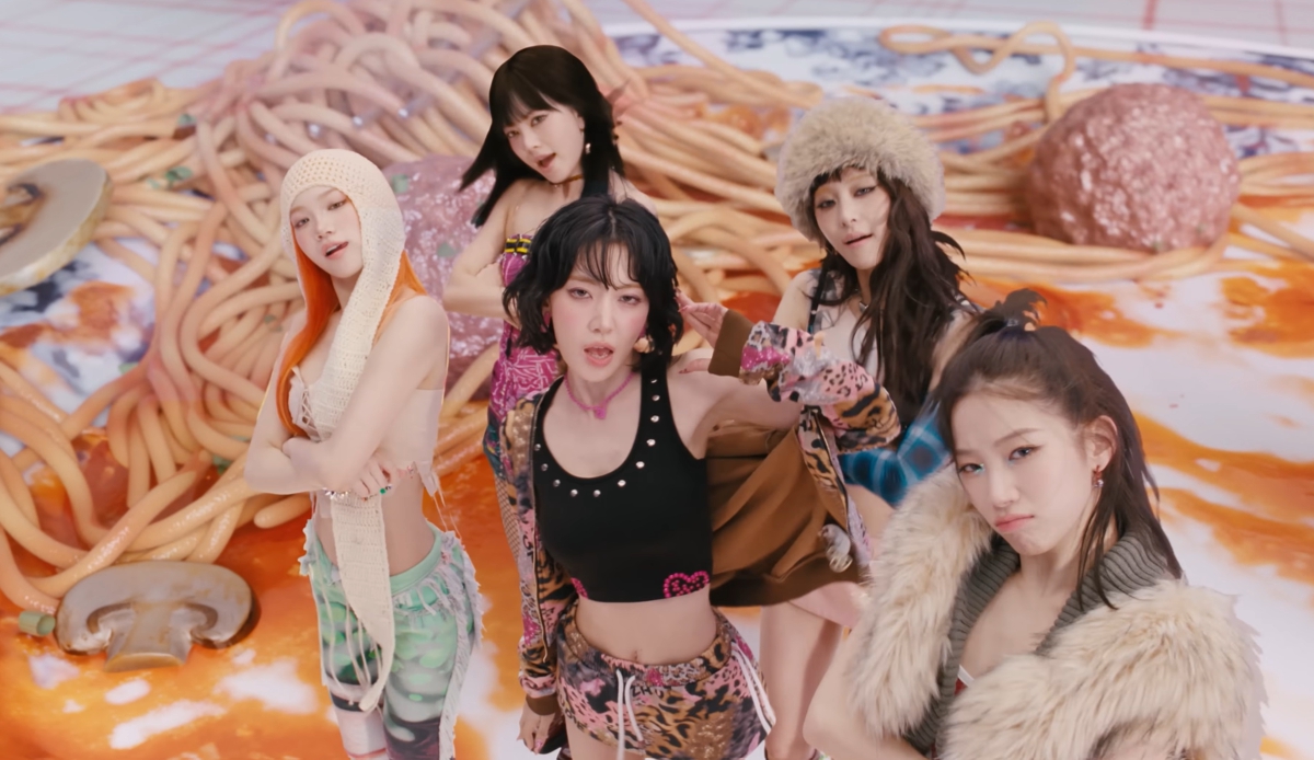 Nh&oacute;m nữ bị gh&eacute;t nhất Kpop: Concert 80.000 người trống ho&aacute;c cả khoảng SVĐ, l&agrave;m g&igrave; cũng bị nghi ngờ- Ảnh 7.