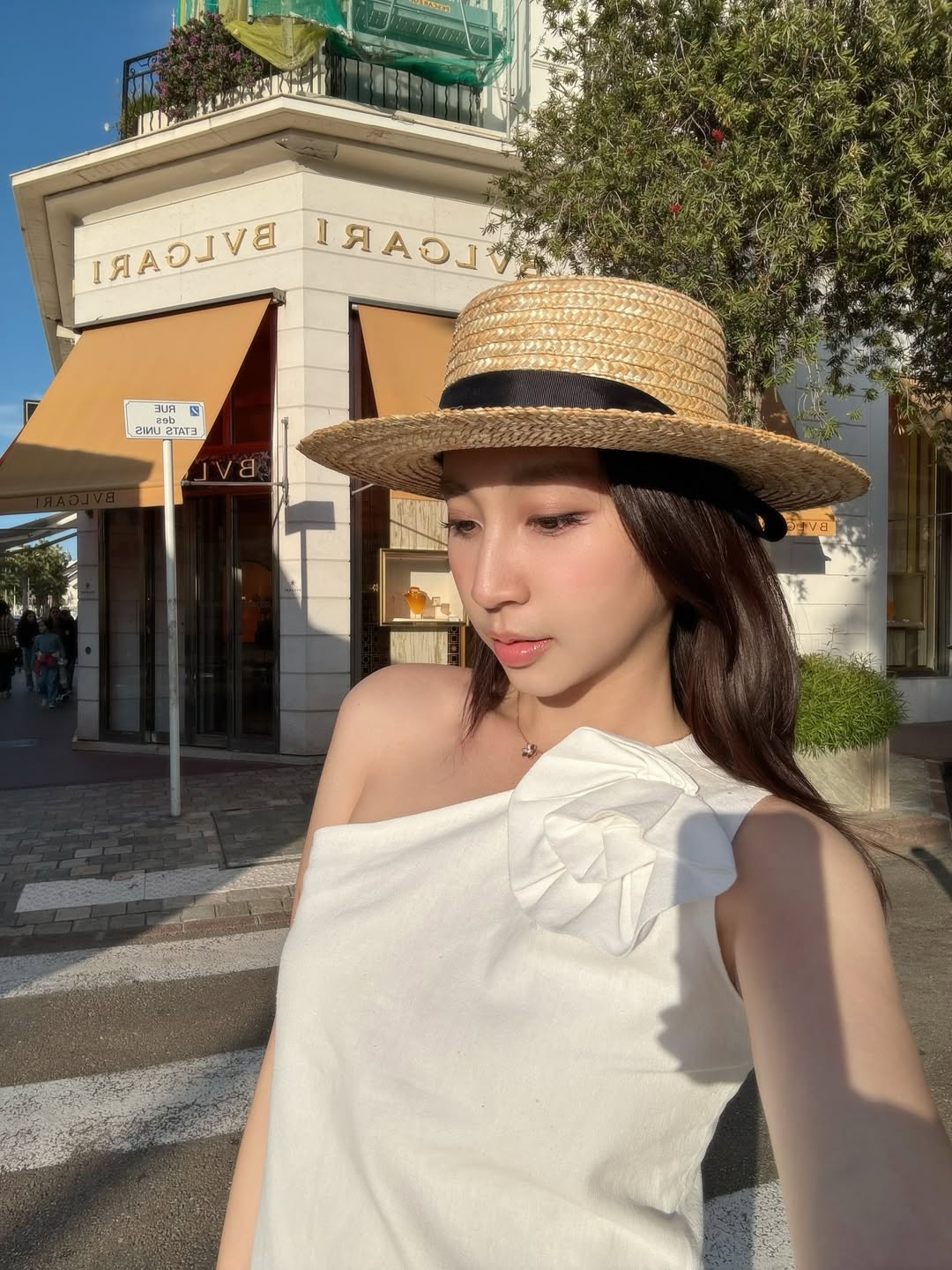 G&aacute;i Việt sống ở Paris nổi tiếng v&igrave; mặc đẹp, "ph&aacute;t s&aacute;ng" giữa biển người ch&acirc;u &Acirc;u- Ảnh 1.