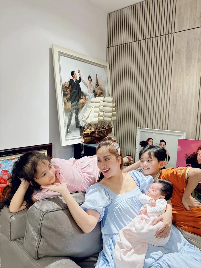 Nh&agrave; ri&ecirc;ng trăm tỷ của Phan Hiển - Kh&aacute;nh Thi: Rộng 800m&sup2; nằm s&aacute;t mặt đường lớn, o&aacute;ch đến nỗi ai đi ngang cũng ngo&aacute;i nh&igrave;n- Ảnh 7.