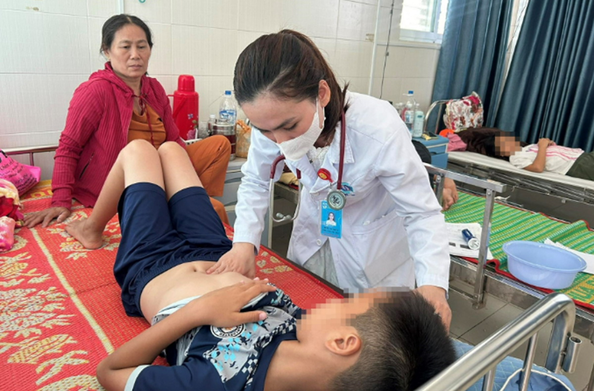 Quảng Ng&atilde;i: Chủ tiệm b&aacute;nh m&igrave; n&oacute;i về xuất xứ nguy&ecirc;n liệu vụ 19 người nhập viện nghi ngộ độc- Ảnh 1.