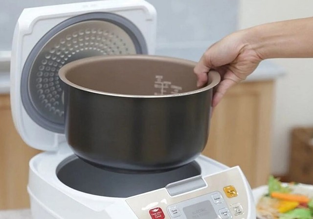 Cảnh b&aacute;o đặc biệt tới những gia đ&igrave;nh đang d&ugrave;ng nồi cơm điện h&agrave;ng ng&agrave;y- Ảnh 1.